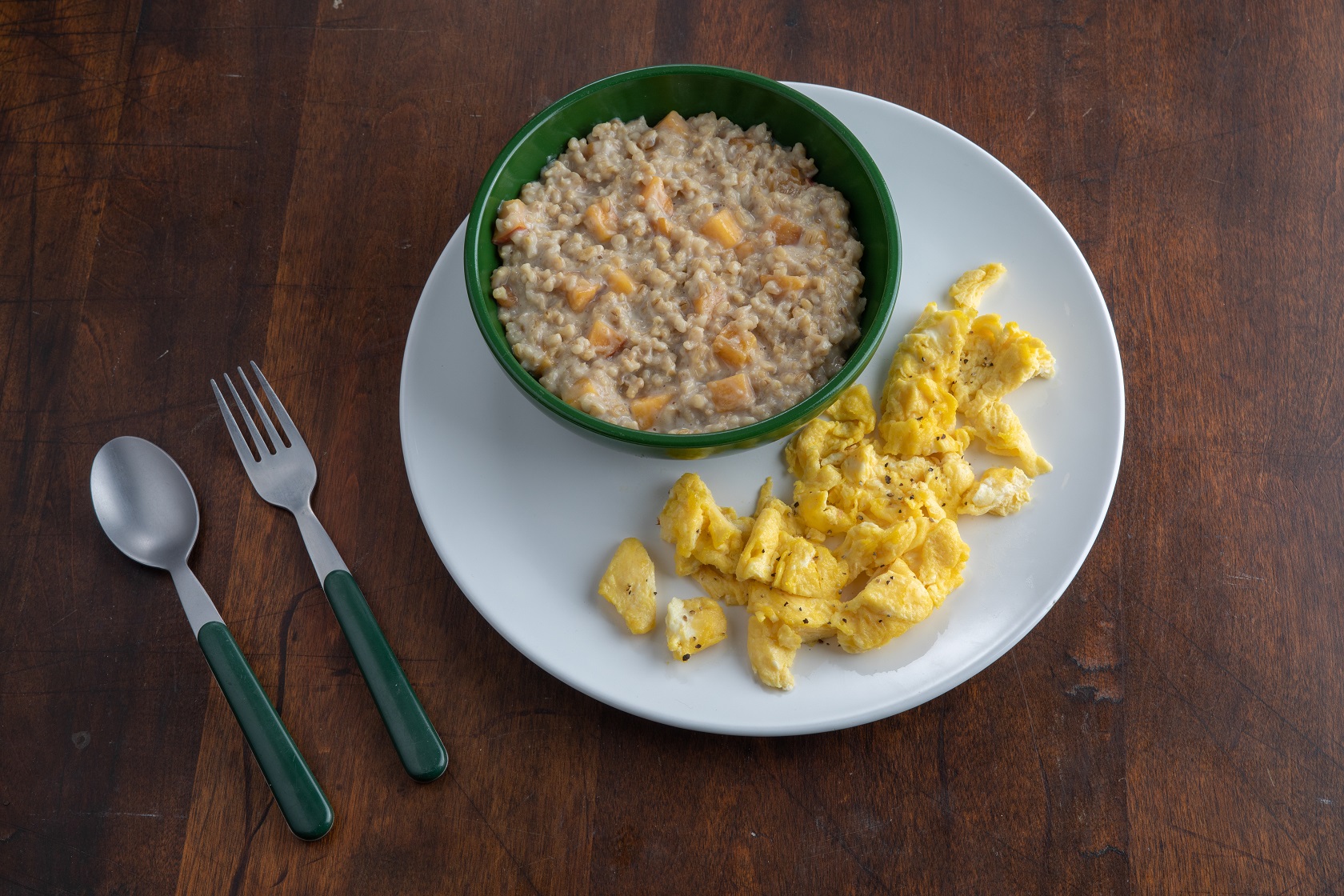 Cinnamon Oatmeal with Turkey and Egg Scramble